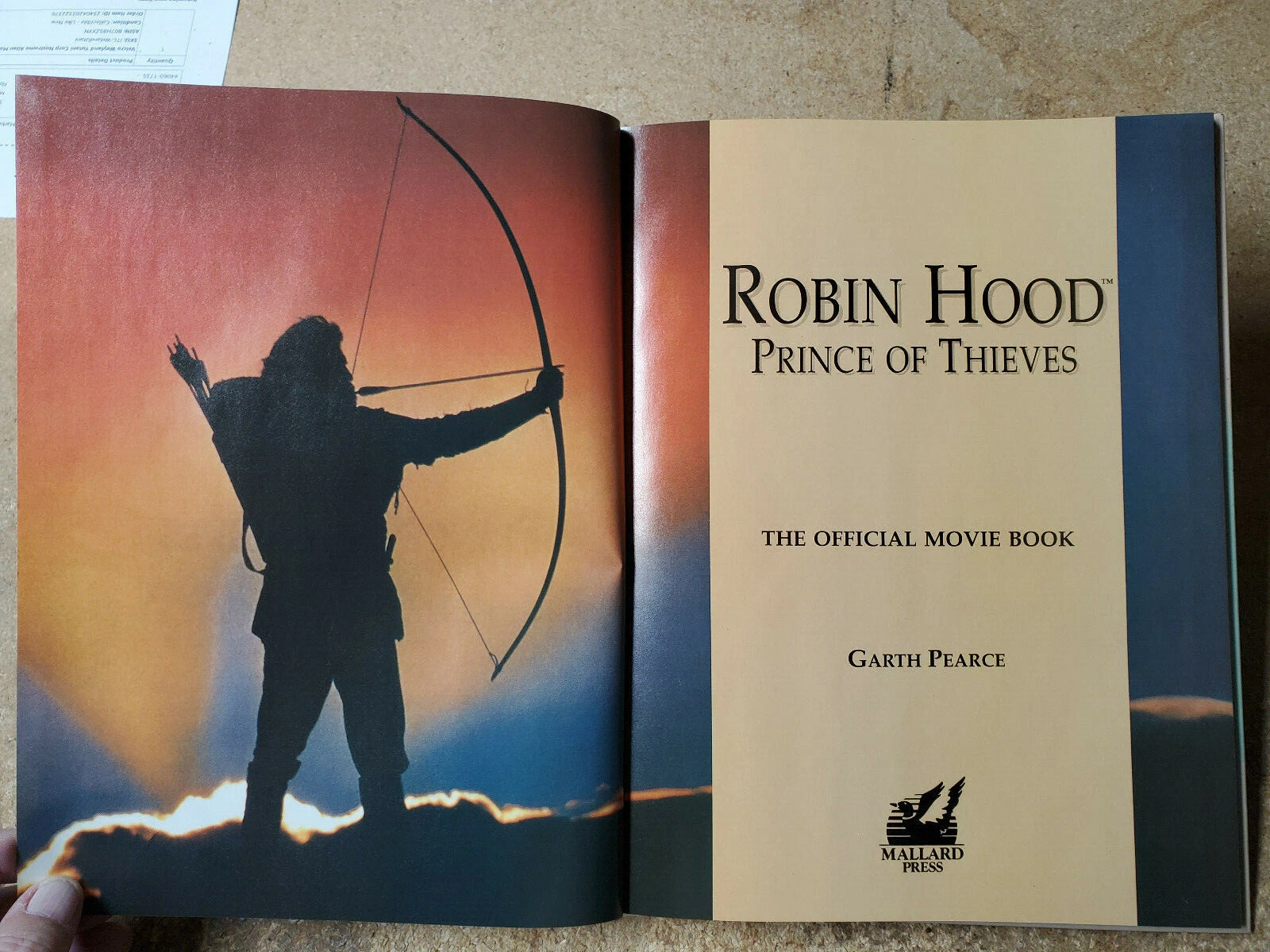 1991 Robin Hood: Prince of Thieves- HC Movie Storybook Book w/Photos- Unread - Image 4